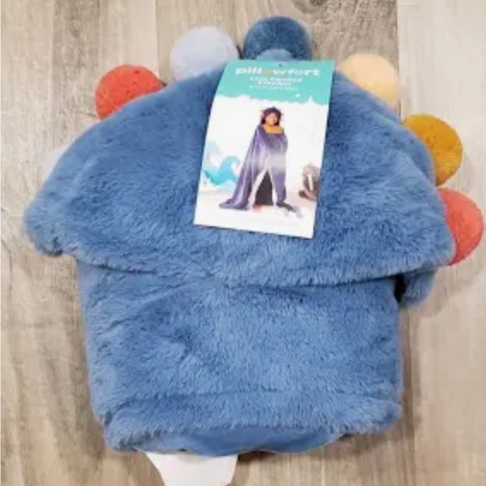 5️⃣ Pillowfort Blue Plush Dinosaur Hooded Blanket